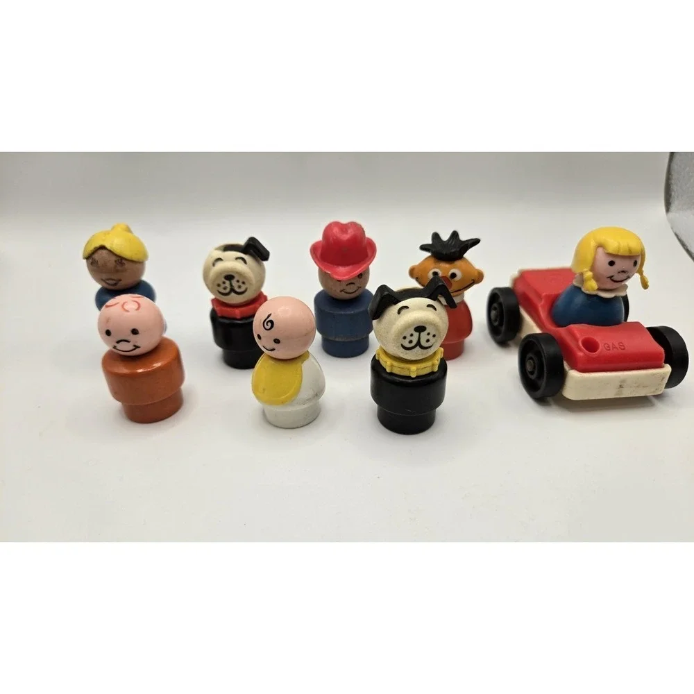 Vintage Fisher Price Little People Red Car Lot Wood Figures Dog Bert Ernie